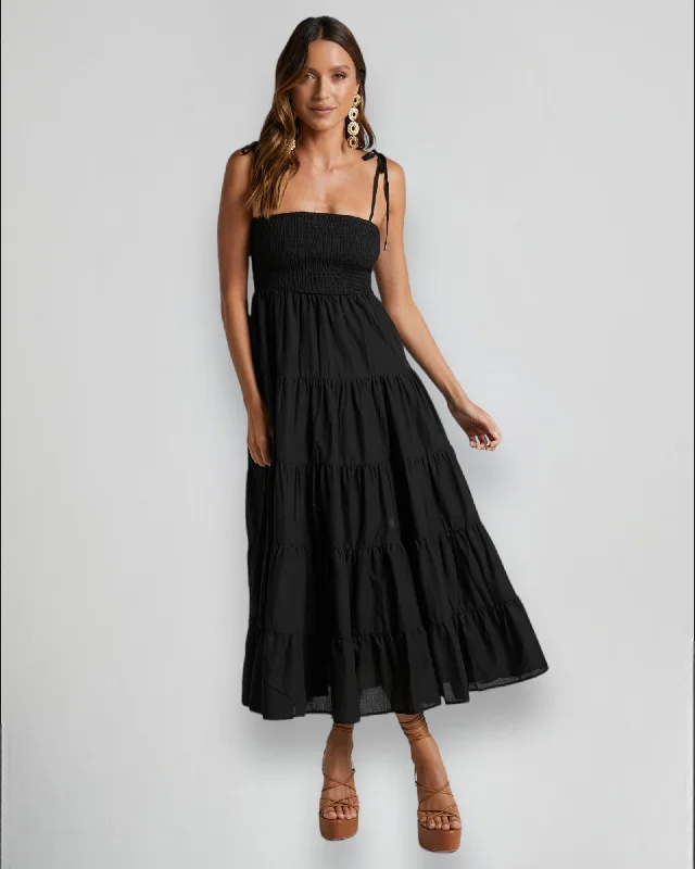 Midi dresses with ribbed textures for a unique and tactile appearance KIMOI MIDI DRESS -BLACK Midi dresses with ribbed textures for a unique and tactile appearance KIMOI MIDI DRESS -BLACK