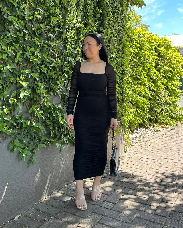 Midi dresses with bow accents for a sweet and charming look ALISSA MIDI DRESS -BLACK Midi dresses with bow accents for a sweet and charming look ALISSA MIDI DRESS -BLACK