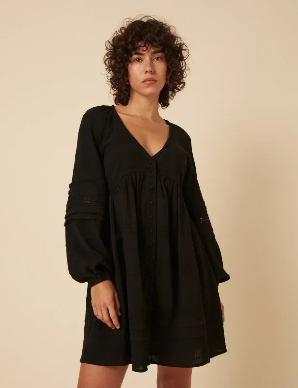 Printed mini dresses for a casual day out Black Long Sleeve Shanice Mini Smock Dress Printed mini dresses for a casual day out Black Long Sleeve Shanice Mini Smock Dress