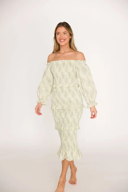 Midi dresses with ribbed textures for a unique and tactile appearance The Chloe Midi Dress in Sage - Bump Friendly Midi dresses with ribbed textures for a unique and tactile appearance The Chloe Midi Dress in Sage - Bump Friendly