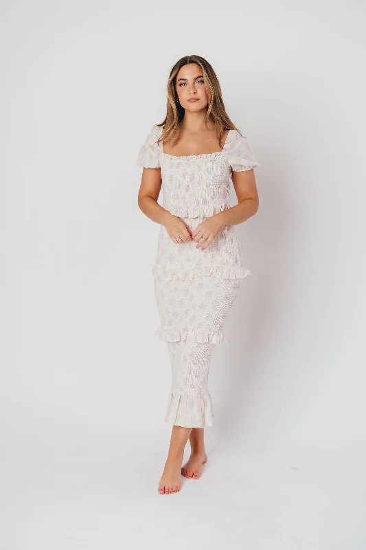 Midi dresses with satin - finish fabrics for a luxurious feel Ada Smocked Dress in Pink Floral - Bump Friendly & Inclusive Sizing (S-3XL) - Restocking End of April Midi dresses with satin - finish fabrics for a luxurious feel Ada Smocked Dress in Pink Floral - Bump Friendly & Inclusive Sizing (S-3XL) - Restocking End of April
