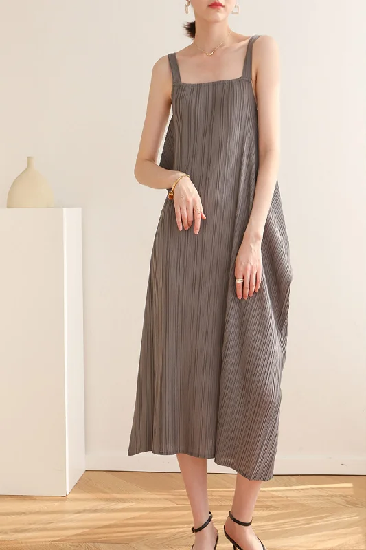 Midi dresses with ruffled bodices for a more pronounced feminine look Loose Irregular Pleated Overall Dress Midi dresses with ruffled bodices for a more pronounced feminine look Loose Irregular Pleated Overall Dress