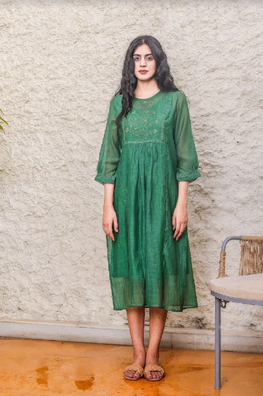 Sleeveless Women Dress in Bright Colors for Summer Parties Sleeveless Women Dress in Bright Colors for Summer Parties BOTTLE GREEN PAARIJAAT DRESS Sleeveless Women Dress in Bright Colors for Summer Parties Sleeveless Women Dress in Bright Colors for Summer Parties BOTTLE GREEN PAARIJAAT DRESS