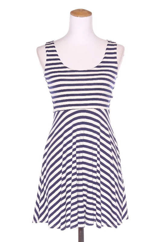 Wrap - Style Women Dress with Adjustable Fit for All Body Types Wrap - Style Women Dress with Adjustable Fit for All Body Types FOREVER NEW - Metallic stripe swing dress 8 Wrap - Style Women Dress with Adjustable Fit for All Body Types Wrap - Style Women Dress with Adjustable Fit for All Body Types FOREVER NEW - Metallic stripe swing dress 8