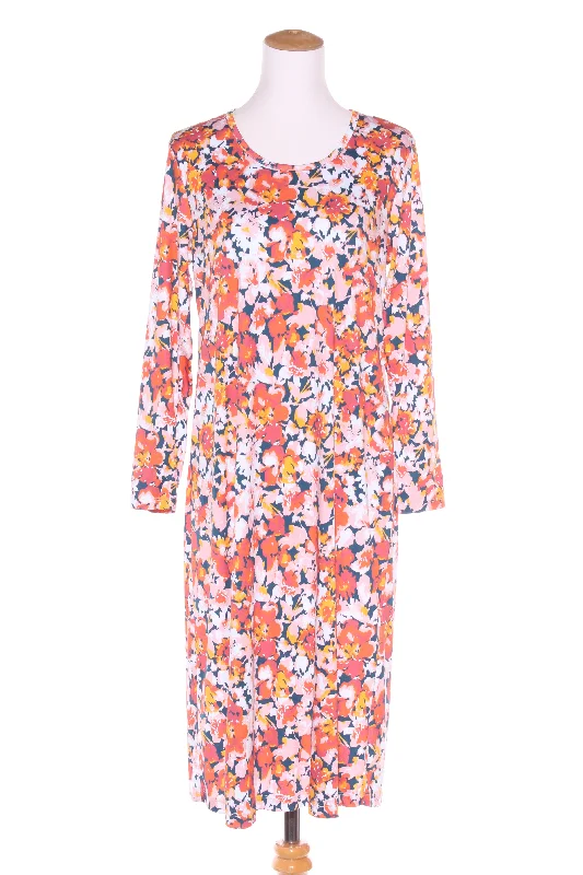 Halter Neck Women Dress to Show Off the Shoulders and Neckline Halter Neck Women Dress to Show Off the Shoulders and Neckline LANDS END - Floral print L/S tee dress! 12 Halter Neck Women Dress to Show Off the Shoulders and Neckline Halter Neck Women Dress to Show Off the Shoulders and Neckline LANDS END - Floral print L/S tee dress! 12