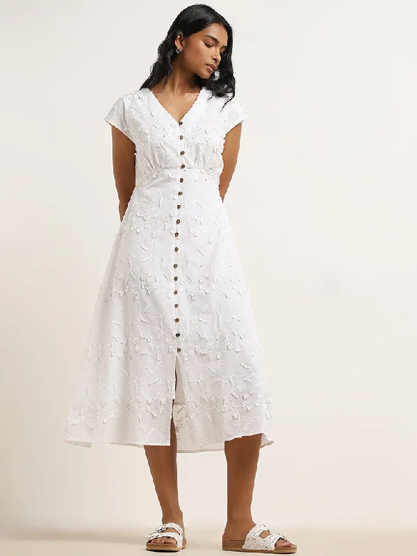 Lace - Embellished Women Dress for an Elegant and Sophisticated Appearance Lace - Embellished Women Dress for an Elegant and Sophisticated Appearance LOV White Floral Embroidered A-Line Cotton Dress Lace - Embellished Women Dress for an Elegant and Sophisticated Appearance Lace - Embellished Women Dress for an Elegant and Sophisticated Appearance LOV White Floral Embroidered A-Line Cotton Dress