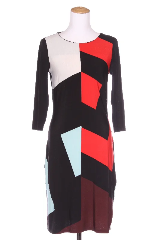 Ruffled Women Dress with Multiple Layers for a Playful and Girly Style Ruffled Women Dress with Multiple Layers for a Playful and Girly Style M&S - Colour block L/S dress! 8-10 Ruffled Women Dress with Multiple Layers for a Playful and Girly Style Ruffled Women Dress with Multiple Layers for a Playful and Girly Style M&S - Colour block L/S dress! 8-10