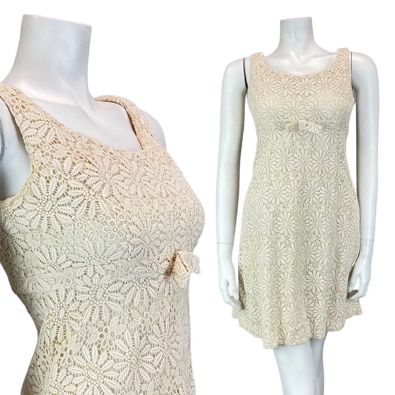 Sheath Women Dress with a Tailored Fit for a Professional Look Sheath Women Dress with a Tailored Fit for a Professional Look VINTAGE 60s 70s CREAM DAISY FLORAL LACE SCOOP NECK MOD EMPIRE MINI DRESS 6 Sheath Women Dress with a Tailored Fit for a Professional Look Sheath Women Dress with a Tailored Fit for a Professional Look VINTAGE 60s 70s CREAM DAISY FLORAL LACE SCOOP NECK MOD EMPIRE MINI DRESS 6