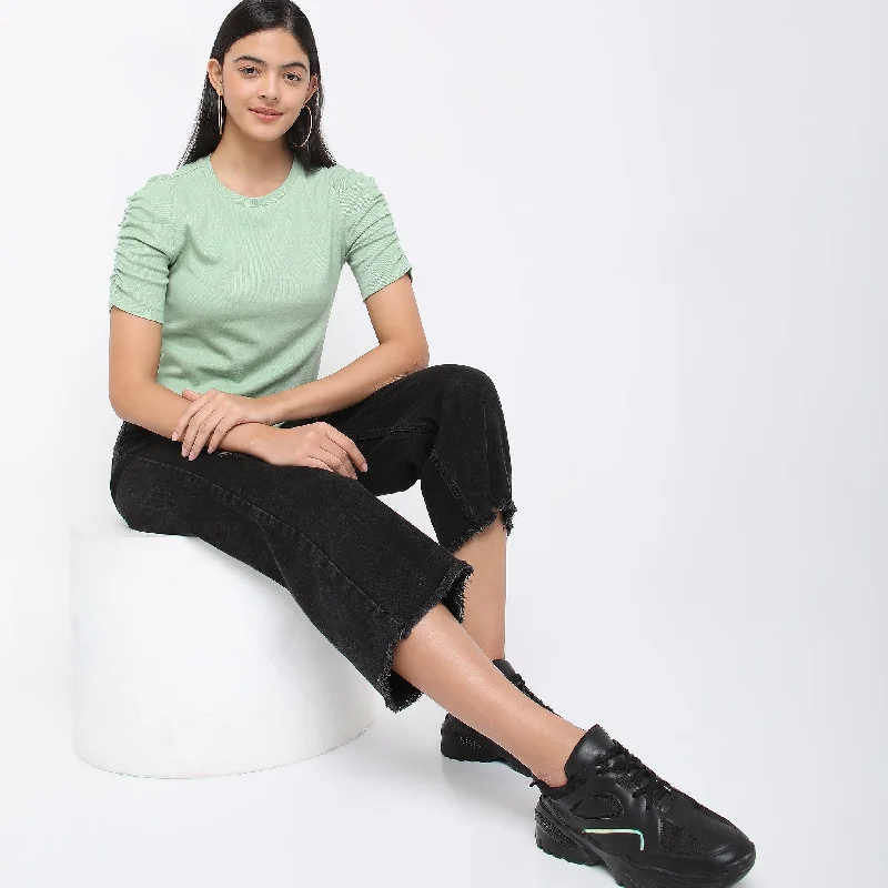 Women's cargo hiking pants Embroidered women jeans with intricate patterns Flare Fit High Rise Jeans Women's cargo hiking pants Embroidered women jeans with intricate patterns Flare Fit High Rise Jeans