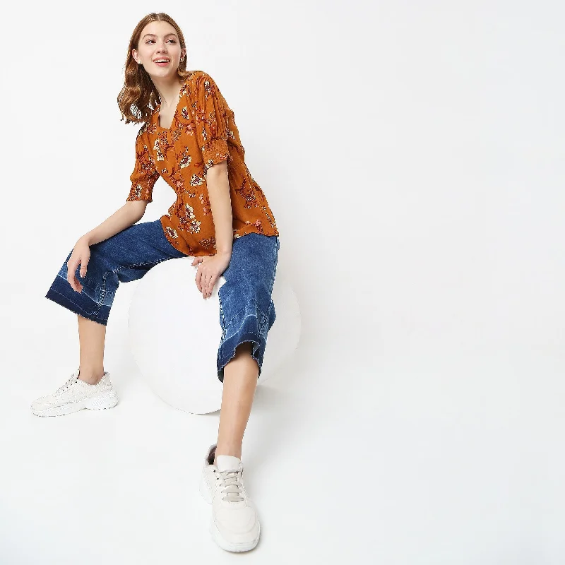 Women's pants with stretch panels Light - wash women jeans for a fresh and summery appearance Flare Fit Jeans Women's pants with stretch panels Light - wash women jeans for a fresh and summery appearance Flare Fit Jeans