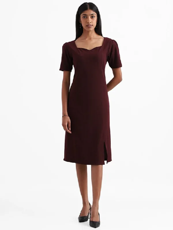 Women's designer brand pants High - rise flare women jeans for a 70s - inspired look Wardrobe Plain Burgundy Cotton Blend Princess-Cut Dress Women's designer brand pants High - rise flare women jeans for a 70s - inspired look Wardrobe Plain Burgundy Cotton Blend Princess-Cut Dress
